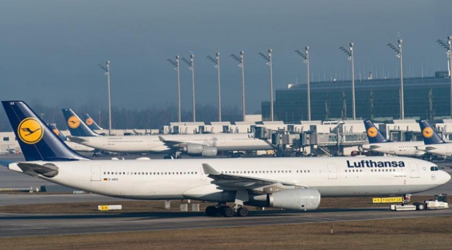 Almanyada grev yolda: Lufthansa, 800den fazla uçuşu iptal etti